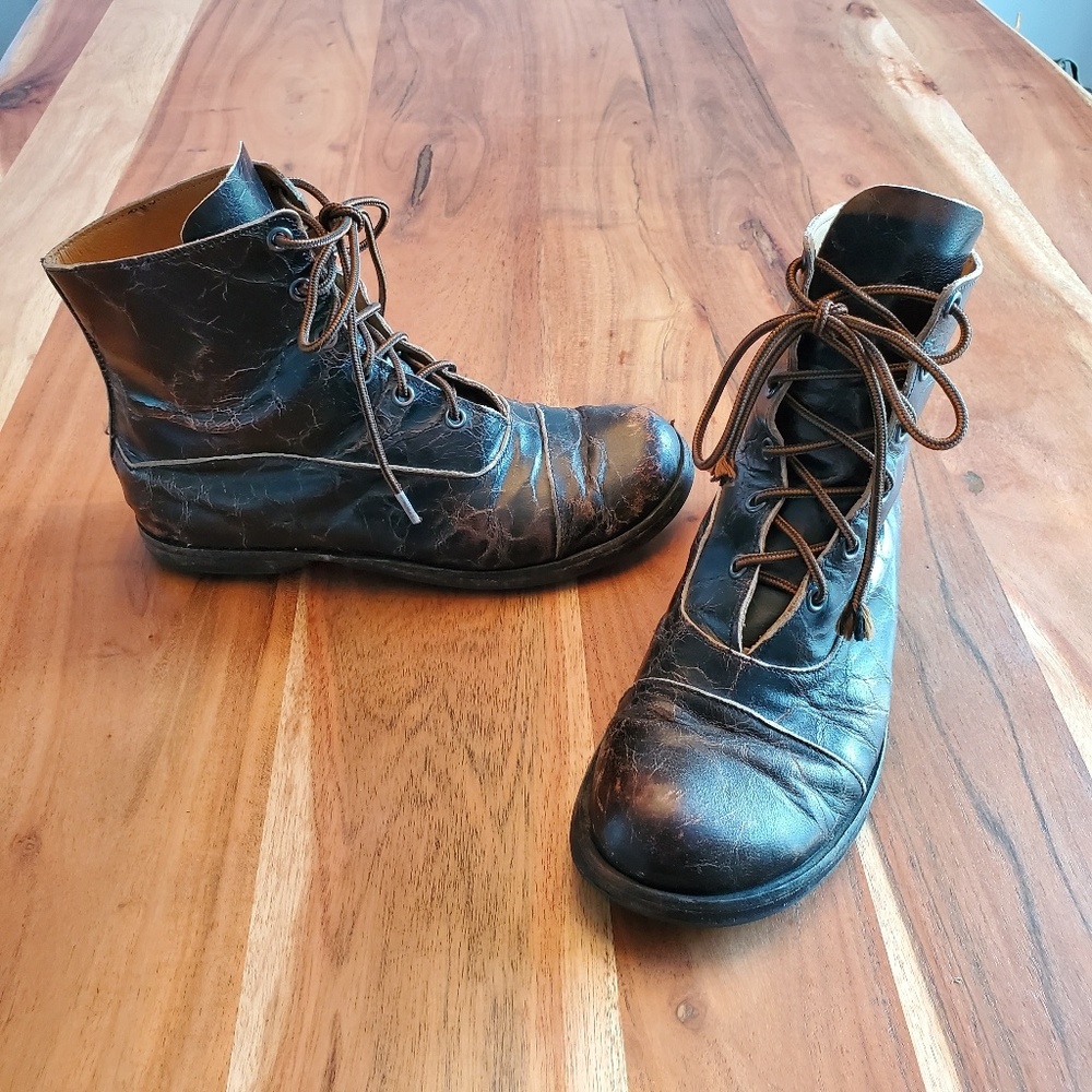 Cydwoq Lace Up Boots